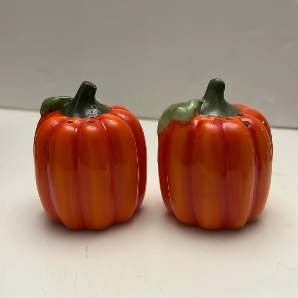 Pumpkin Salt and Pepper Shakers Fall Autumn NWOT